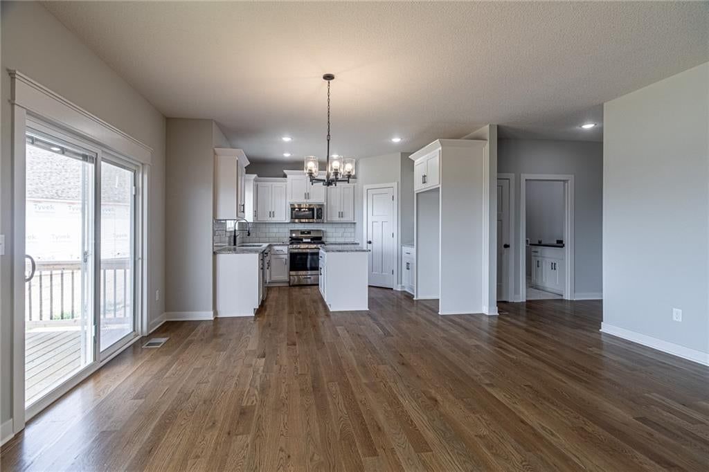 4700 Woodland Shores Court — photo 8