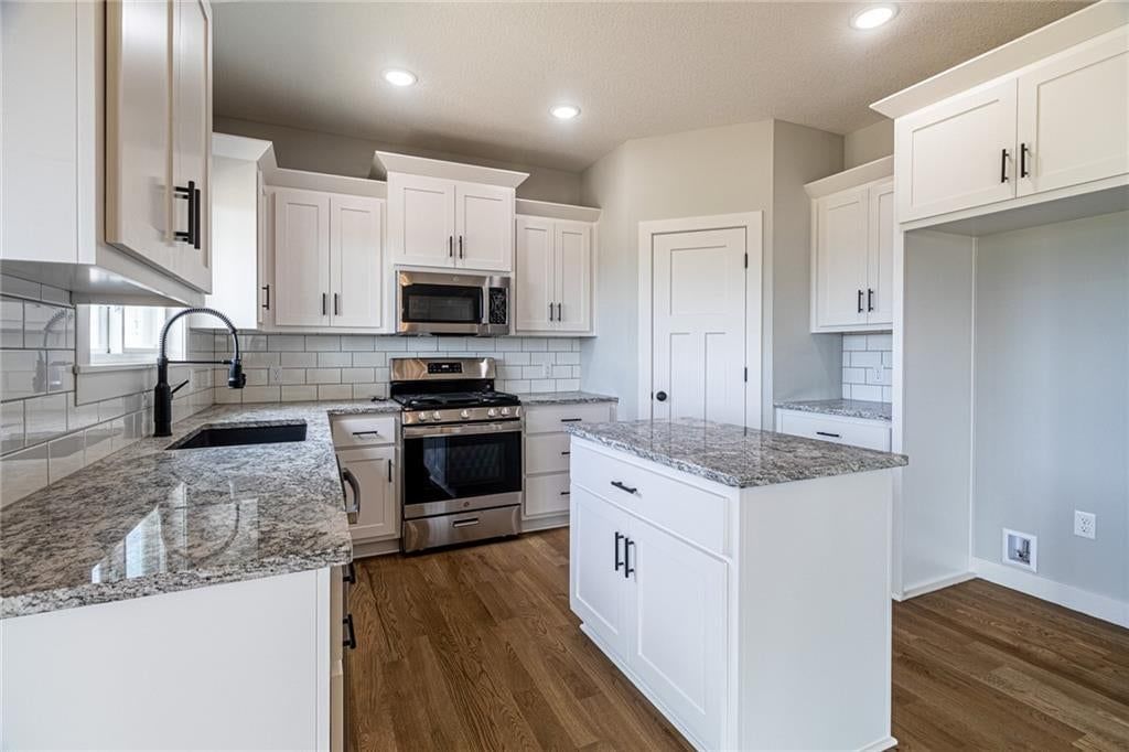 4700 Woodland Shores Court — photo 9