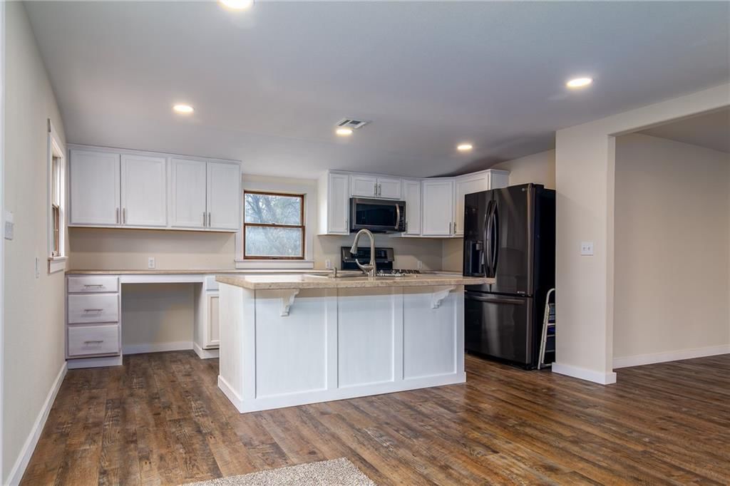 411 W Cedar Street — photo 8