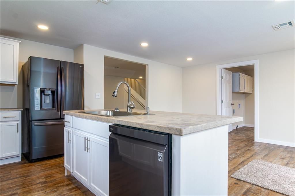 411 W Cedar Street — photo 12