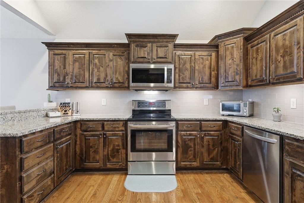 16640 Ruby Way — photo 14
