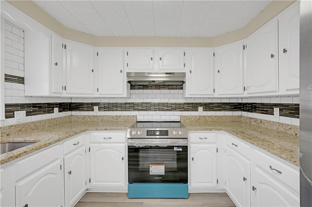 2404 Albert Lee Avenue — photo 9