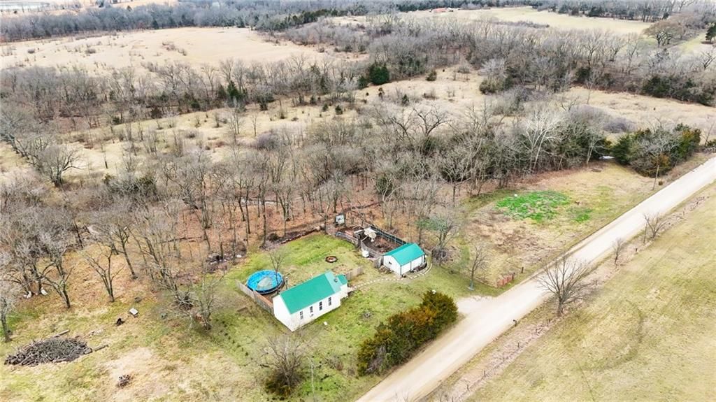 286 Labette Road — photo 32