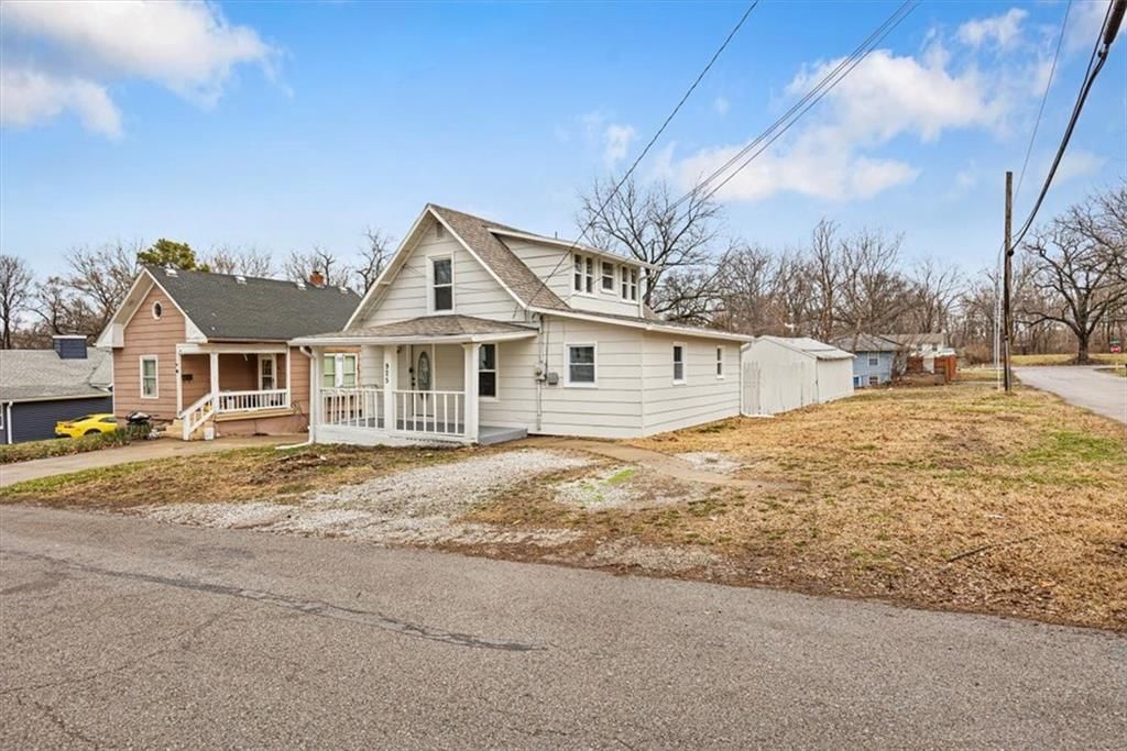 925 S Emery Street — photo 3