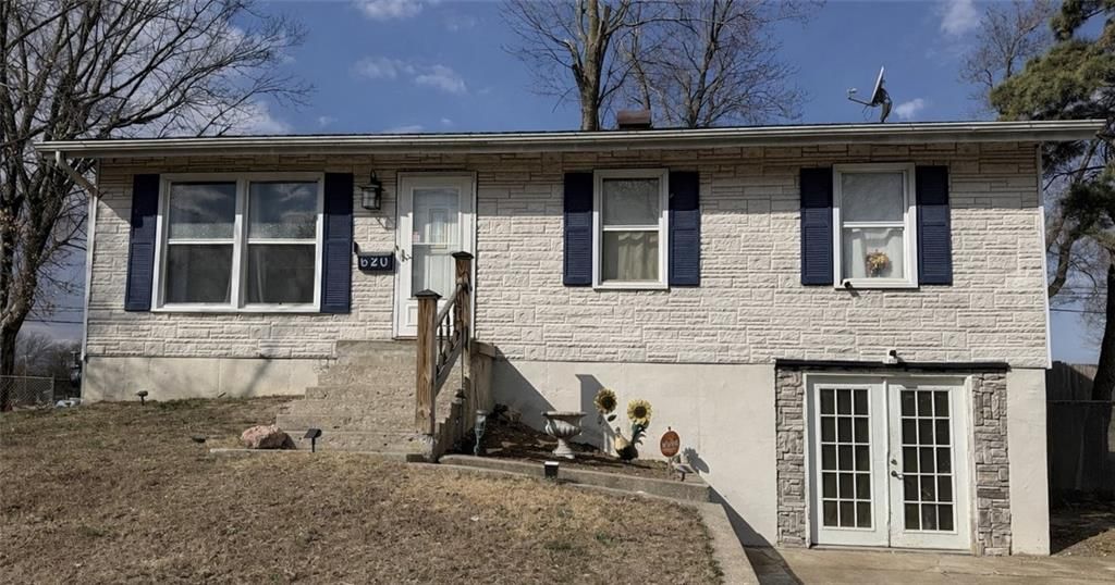 620 Village Drive, Lee's Summit, MO