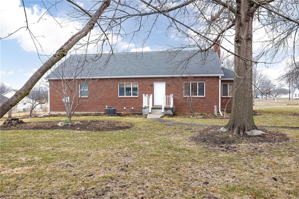 1402 Maple Street — photo 2