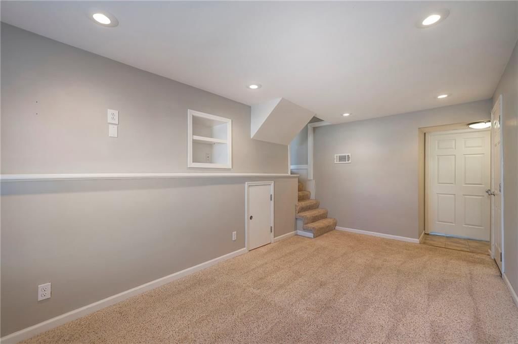 7631 Windsor Street — photo 31