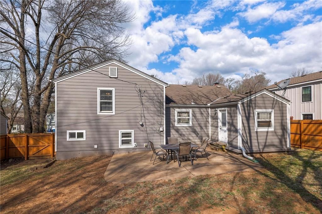 7631 Windsor Street — photo 35