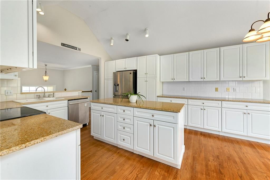 712 Rock Creek Drive — photo 8
