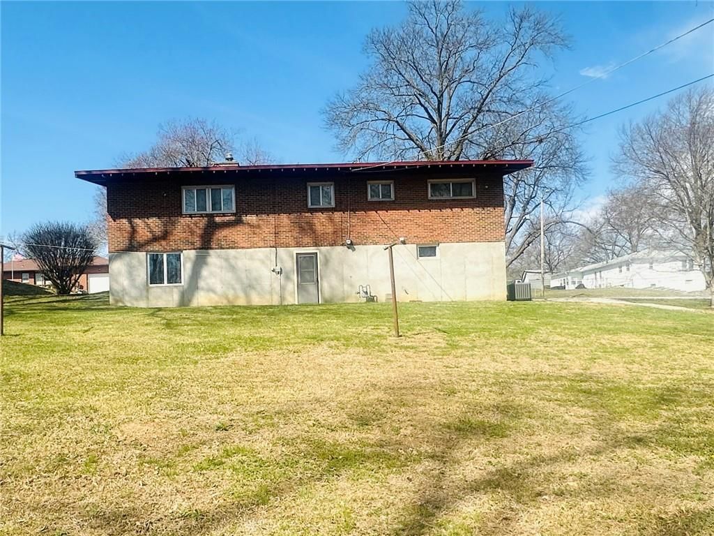 409 S 76 Street — photo 2