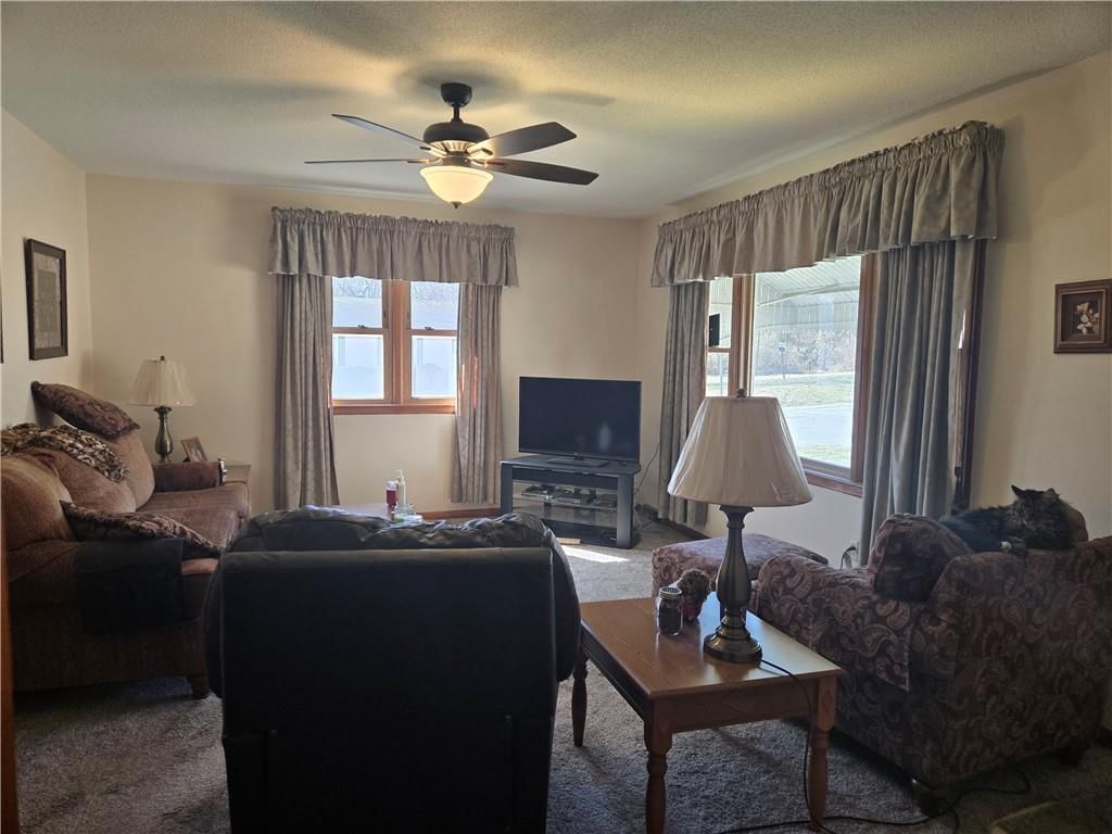 2435 S GLENWOOD Avenue — photo 4