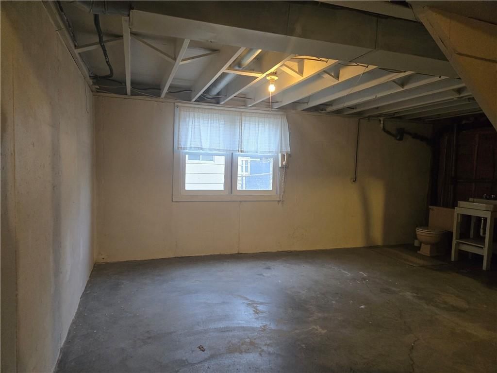 2435 S GLENWOOD Avenue — photo 17