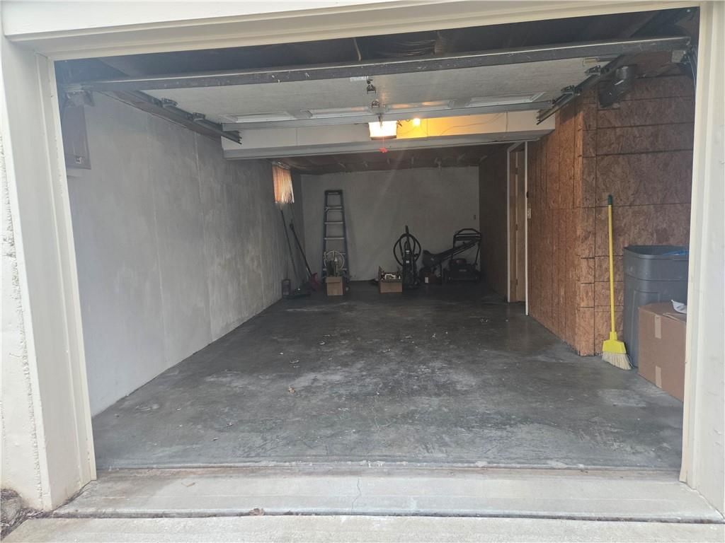 2435 S GLENWOOD Avenue — photo 19
