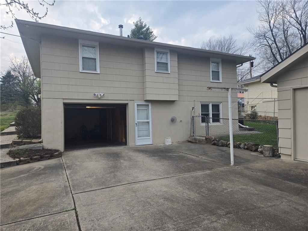 2435 S GLENWOOD Avenue — photo 20