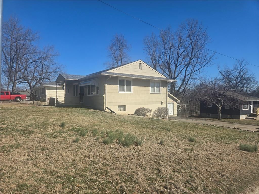 2435 S GLENWOOD Avenue — photo 21