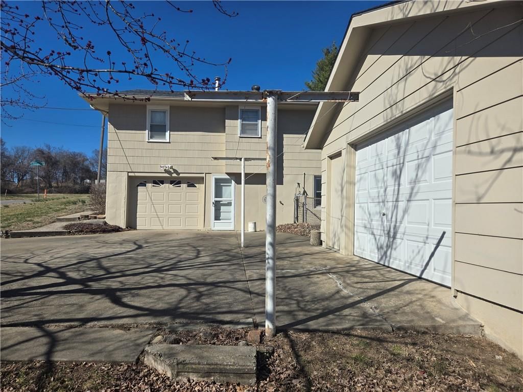 2435 S GLENWOOD Avenue — photo 22
