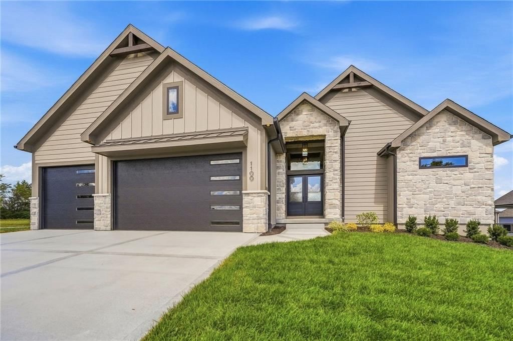 1100 Deer Run Drive, Greenwood, MO