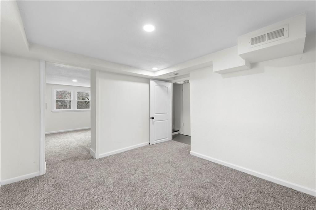 309 E 2nd Street — photo 21