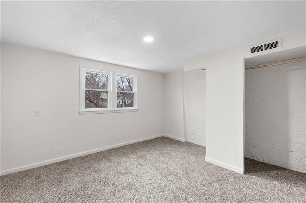 309 E 2nd Street — photo 22