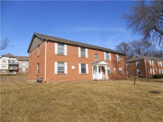 8612 COUNTRYSHIRE Lane, Kansas City, MO