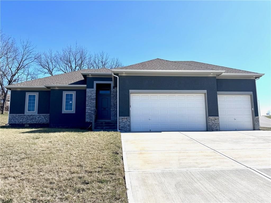 803 NW Hickory Ridge Drive, Grain Valley, MO