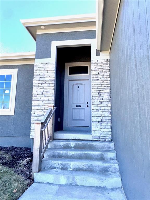 803 NW Hickory Ridge Drive — photo 2