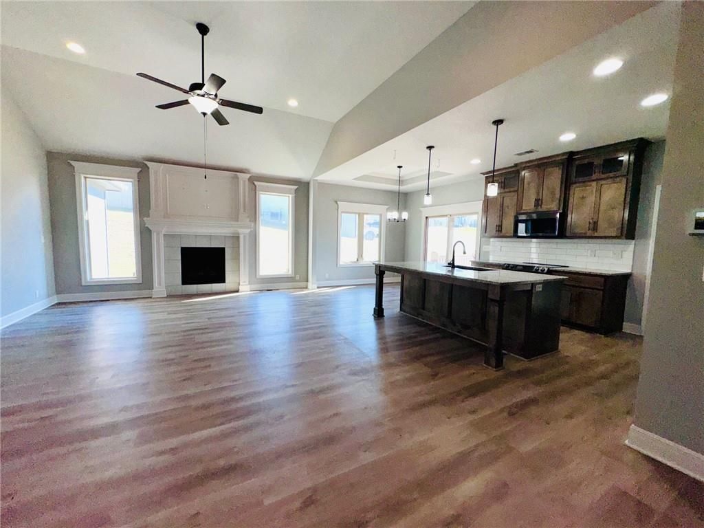 803 NW Hickory Ridge Drive — photo 3