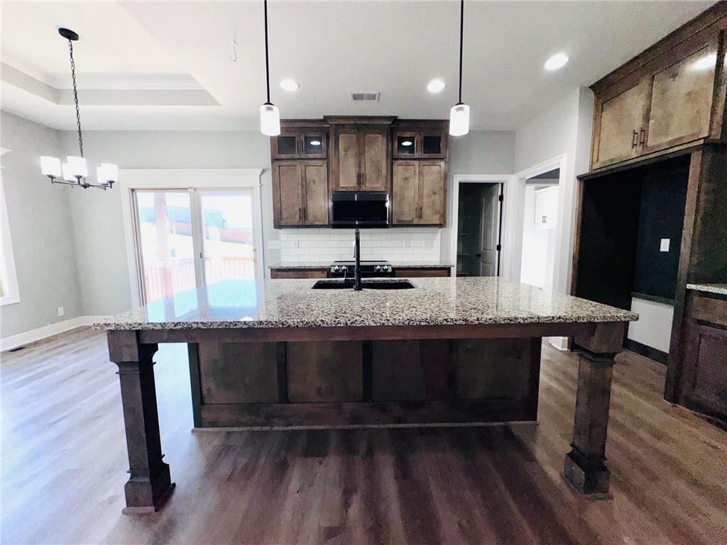 803 NW Hickory Ridge Drive — photo 4