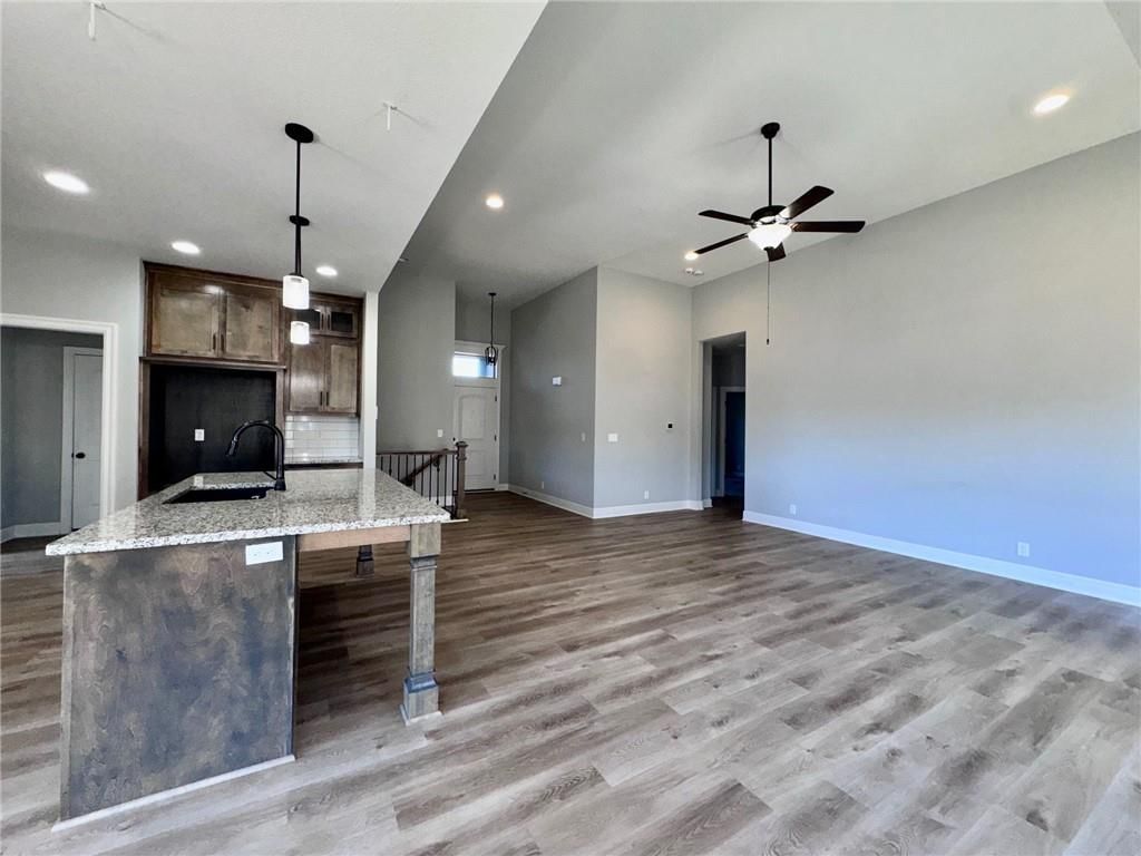 803 NW Hickory Ridge Drive — photo 10