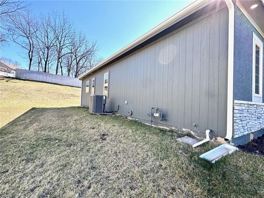 803 NW Hickory Ridge Drive — photo 49
