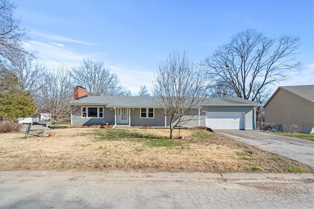 105 Highland Drive, Smithville, MO