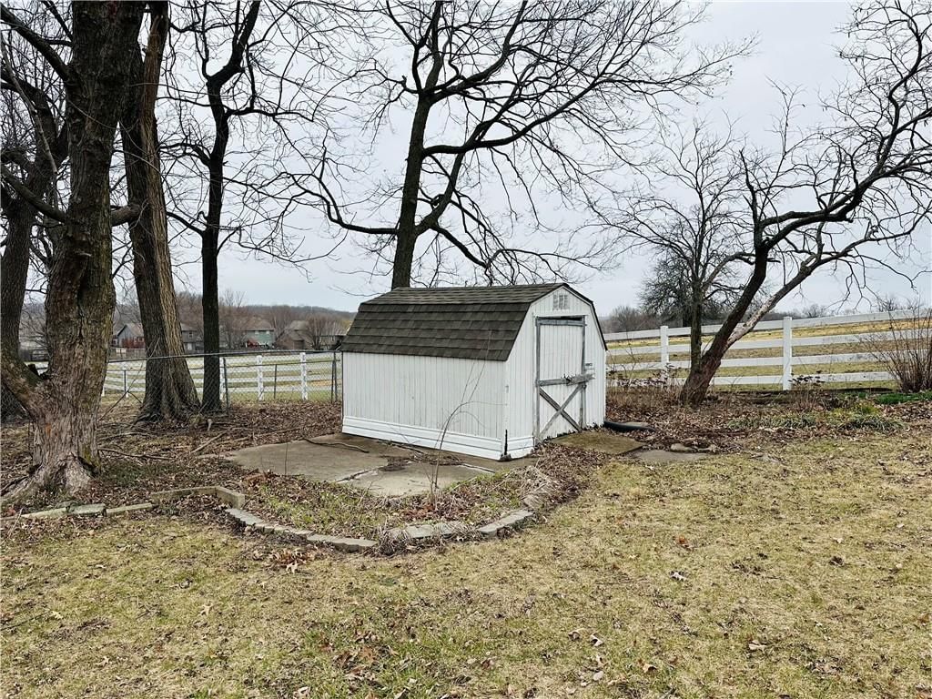 15900 Speaker Avenue — photo 21
