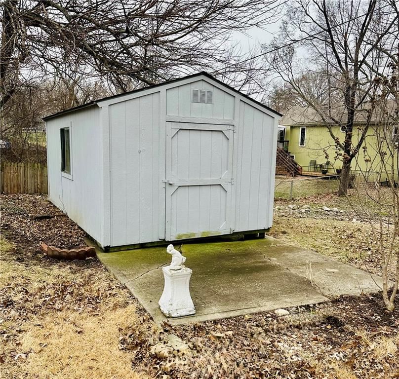 15900 Speaker Avenue — photo 22