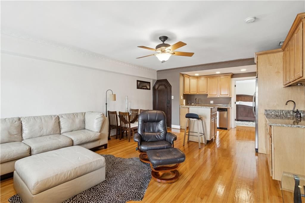 807 W 48th Street — photo 4