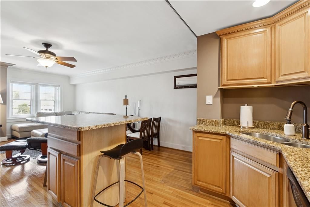 807 W 48th Street — photo 5