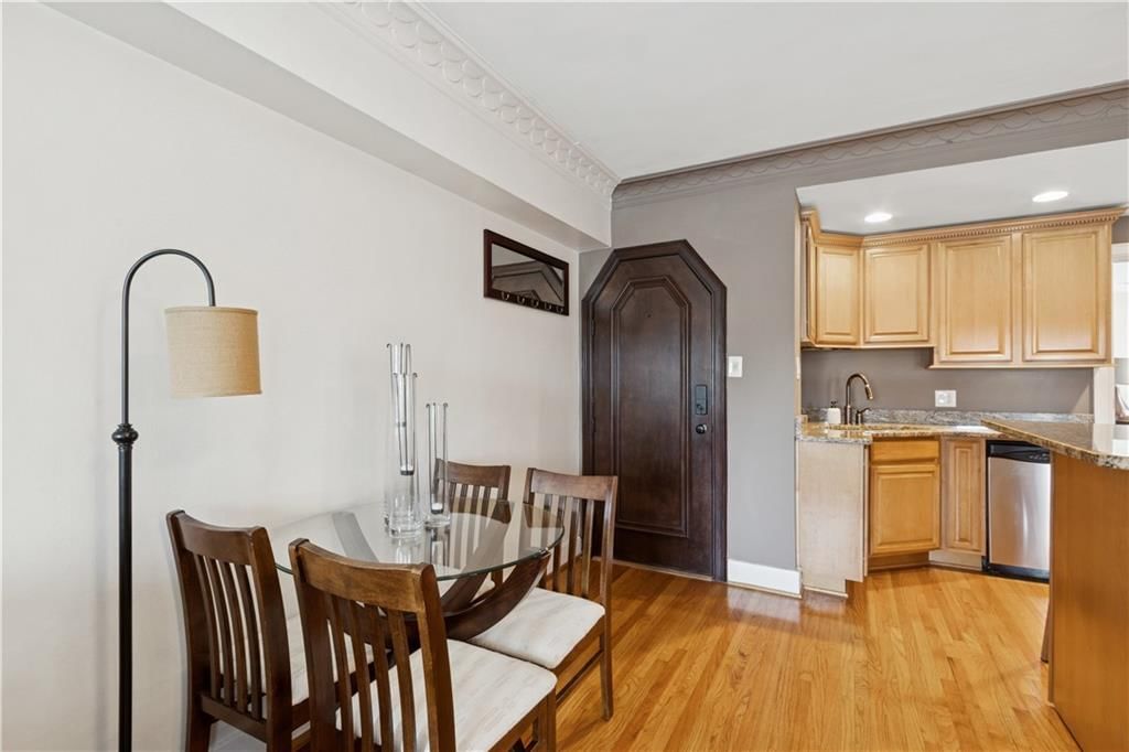 807 W 48th Street — photo 8