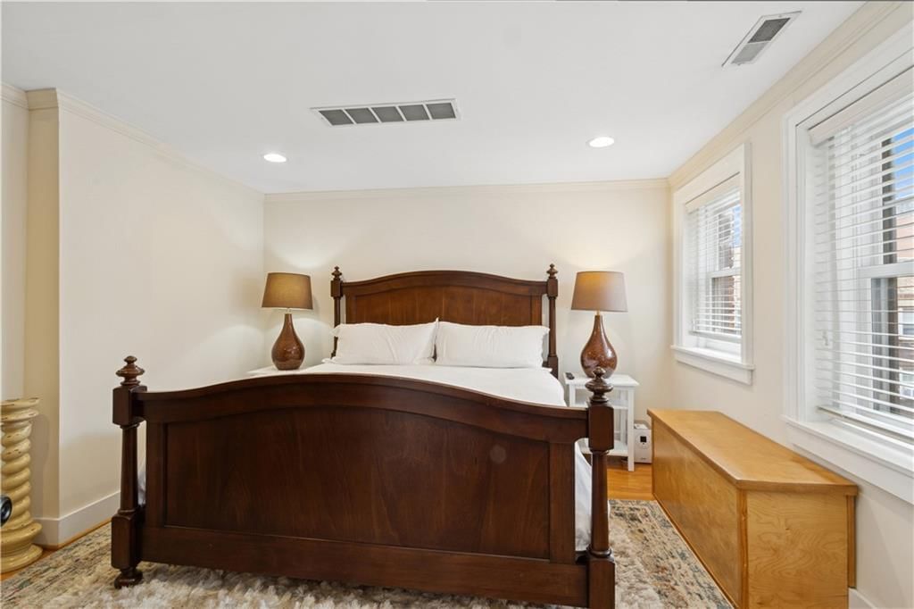 807 W 48th Street — photo 10
