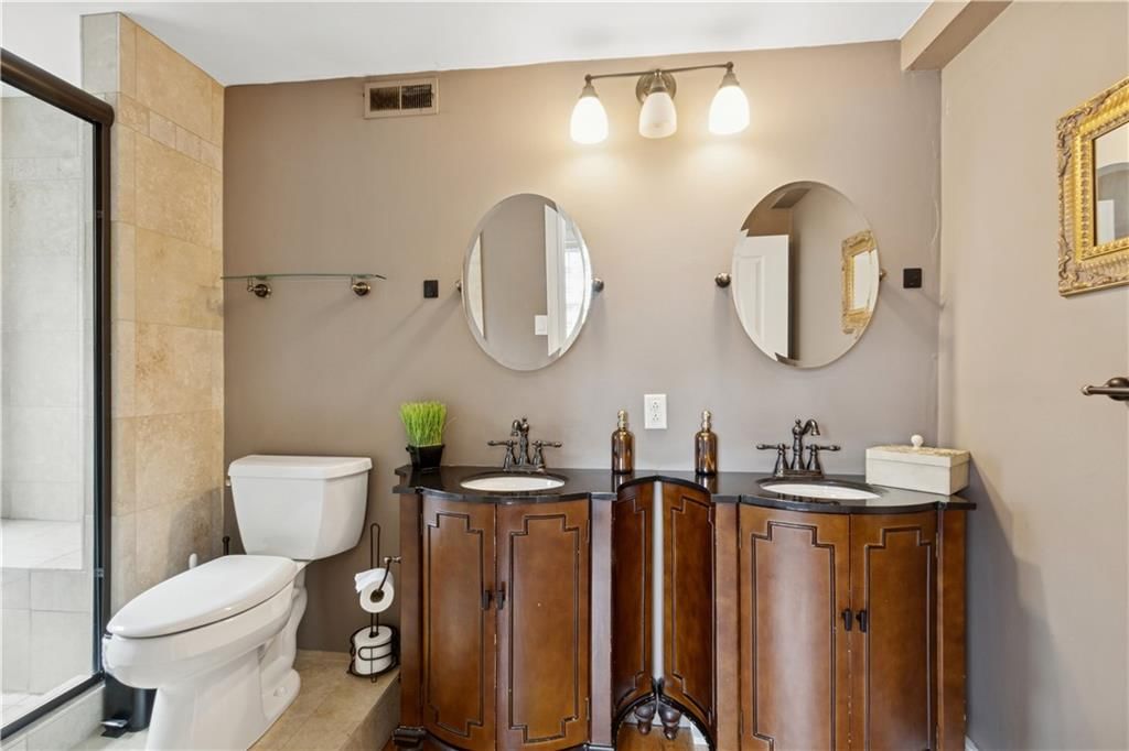 807 W 48th Street — photo 12
