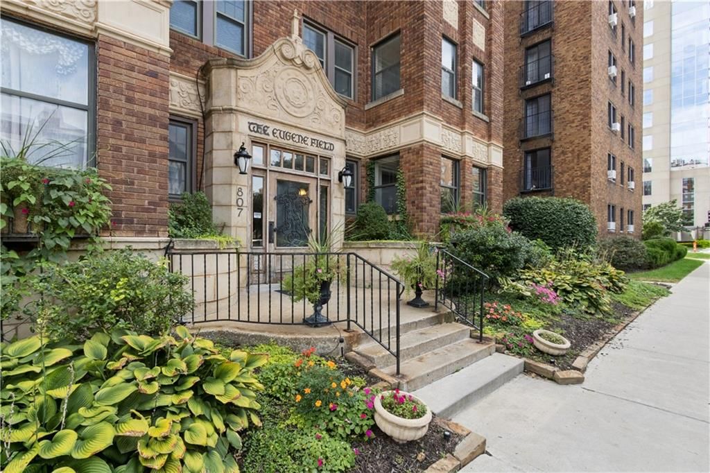 807 W 48th Street — photo 2