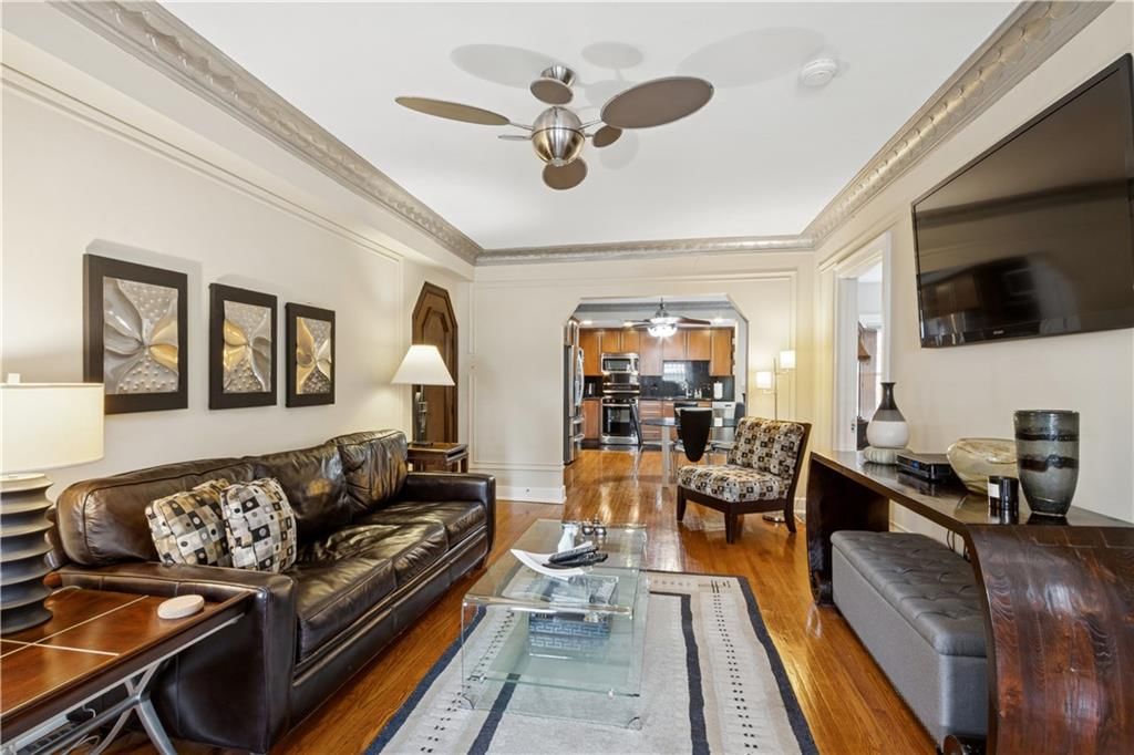 807 W 48th Street — photo 3