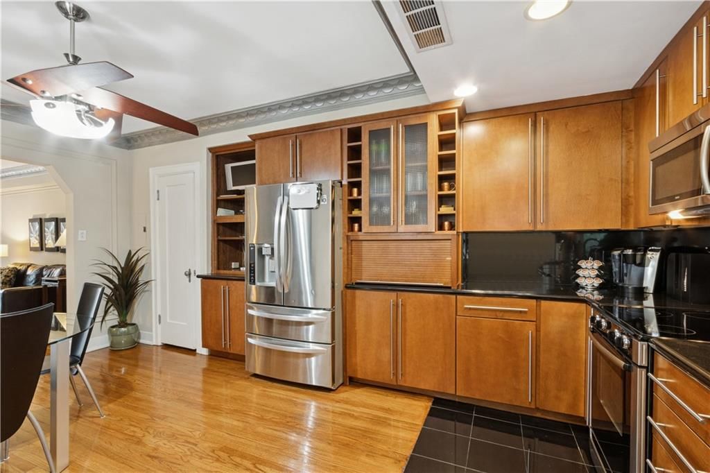 807 W 48th Street — photo 7