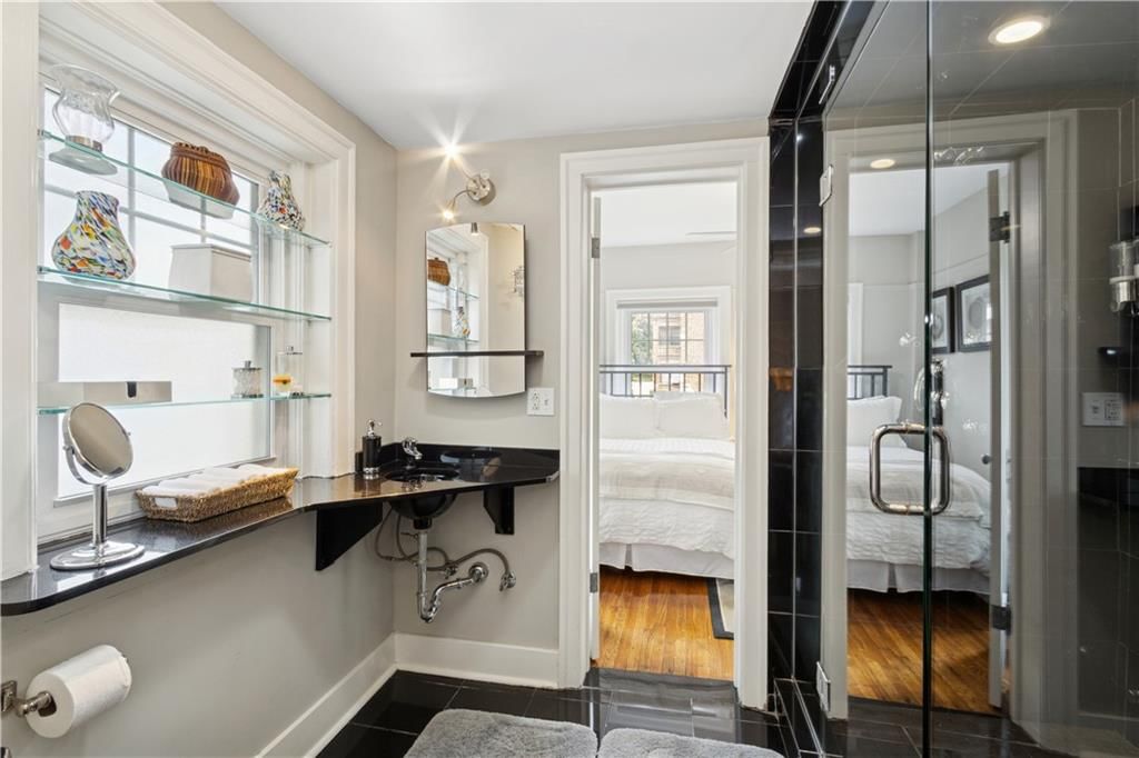 807 W 48th Street — photo 11
