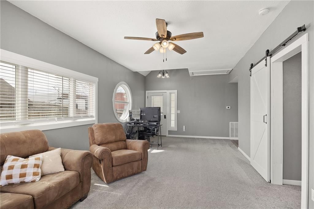 105 S Grant Street — photo 11