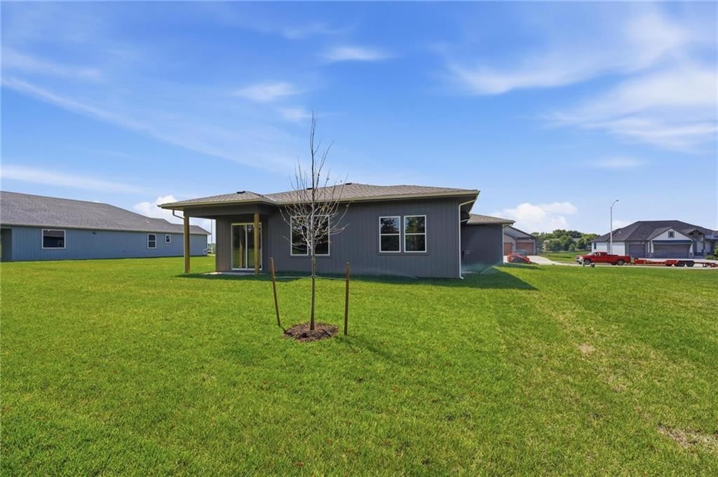 1810 Halls Creek Avenue — photo 32