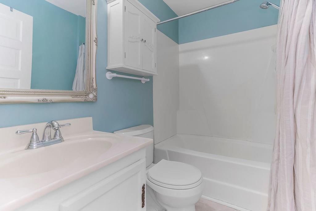 211 Vine Street — photo 22