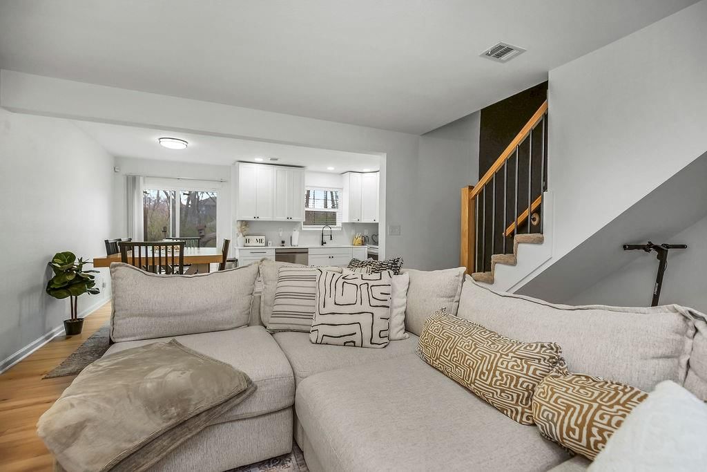 5932 NE Moonstone Drive — photo 4