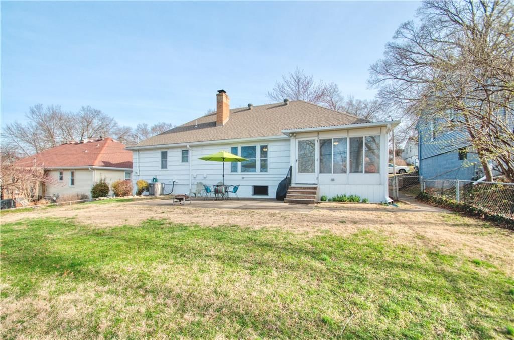 9042 Holly Street — photo 33