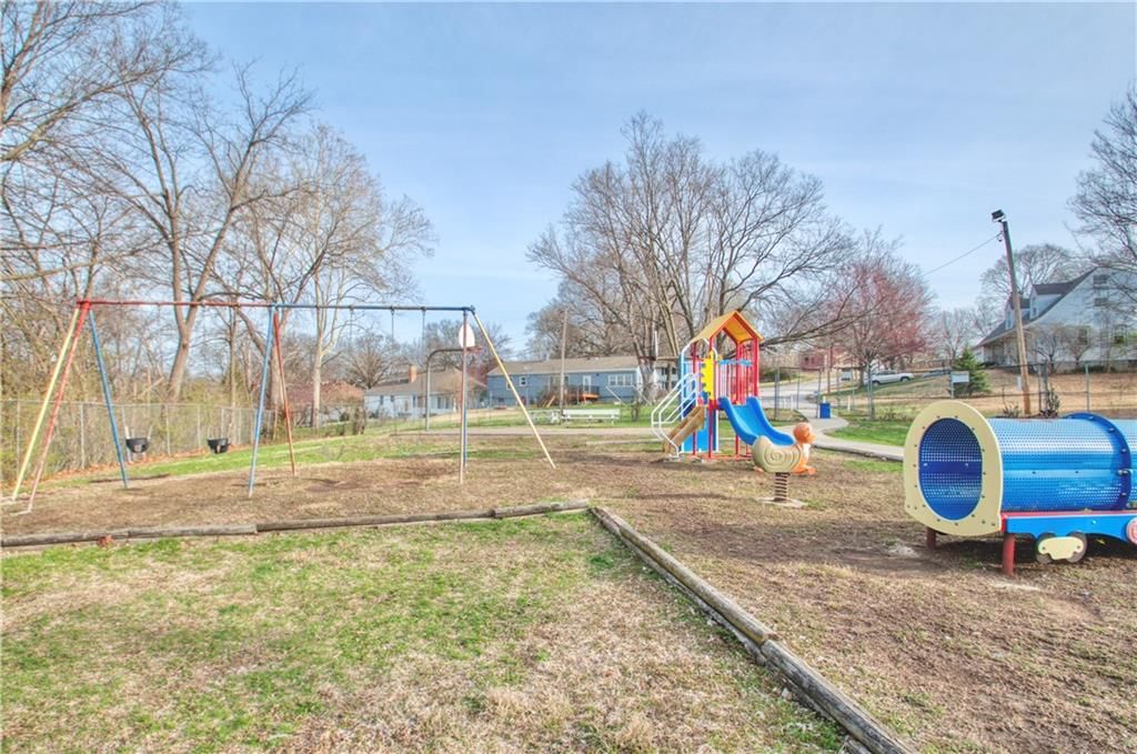 9042 Holly Street — photo 39
