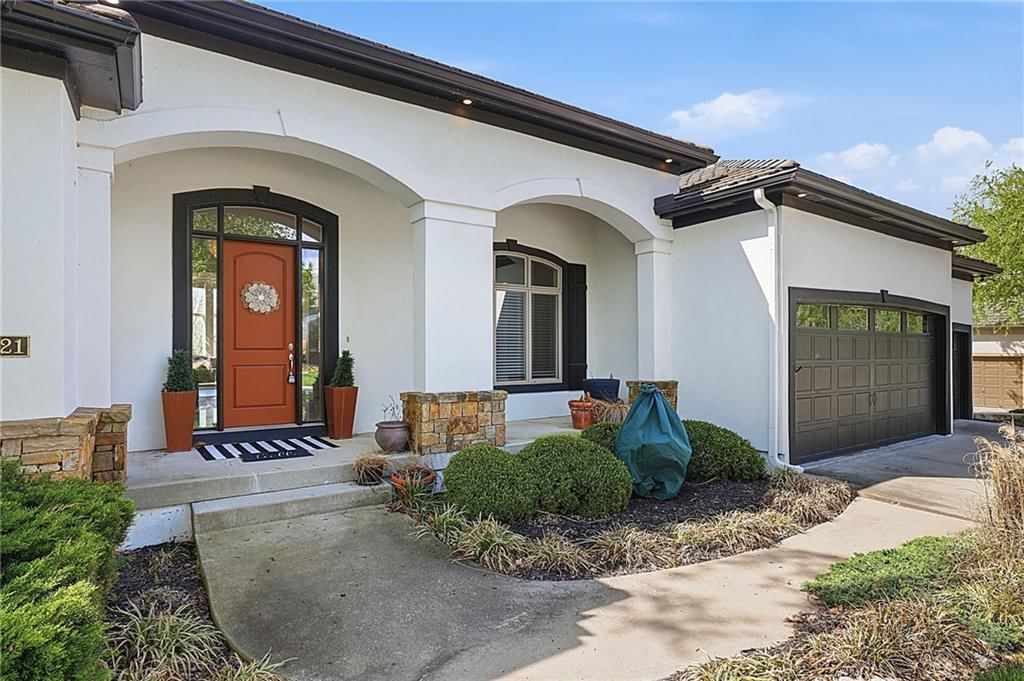 2421 NE Lake Breeze Drive — photo 3