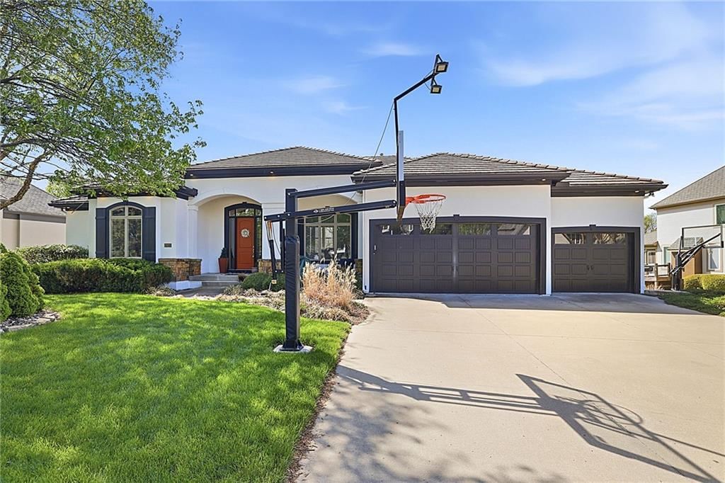2421 NE Lake Breeze Drive — photo 5
